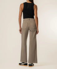 Load image into Gallery viewer, Meg Milk Tea Jeans
