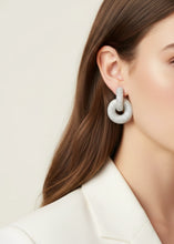 Load image into Gallery viewer, Rendezvous Earrings
