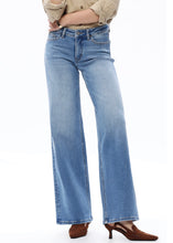 Load image into Gallery viewer, Kylie Jeans
