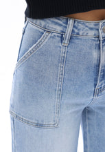 Load image into Gallery viewer, Izzy Jeans
