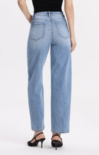 Load image into Gallery viewer, Valentine Tapered Jeans
