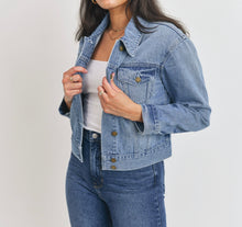 Load image into Gallery viewer, Vintage Classic Denim Jacket
