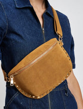 Load image into Gallery viewer, Gizelle Suede Camel Bag

