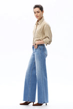 Load image into Gallery viewer, Kylie Jeans
