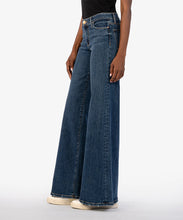 Load image into Gallery viewer, Margo Wide Leg Jeans
