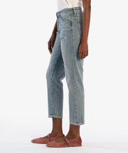 Load image into Gallery viewer, Elizabeth Boyfriend Jeans
