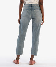 Load image into Gallery viewer, Elizabeth Boyfriend Jeans
