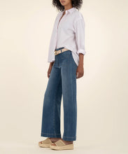 Load image into Gallery viewer, Meg Loyalty Jeans
