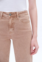 Load image into Gallery viewer, Bella Straight Leg Jeans
