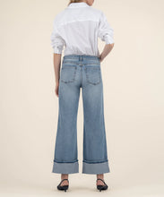 Load image into Gallery viewer, Meg Charming Jeans
