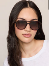 Load image into Gallery viewer, Tourist Vino Sunglasses
