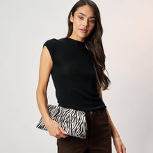 Load image into Gallery viewer, Elva Zebra Clutch
