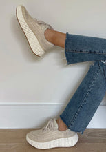 Load image into Gallery viewer, Dolmen Sneakers
