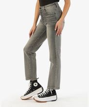 Load image into Gallery viewer, Naomi Girlfriend Jeans
